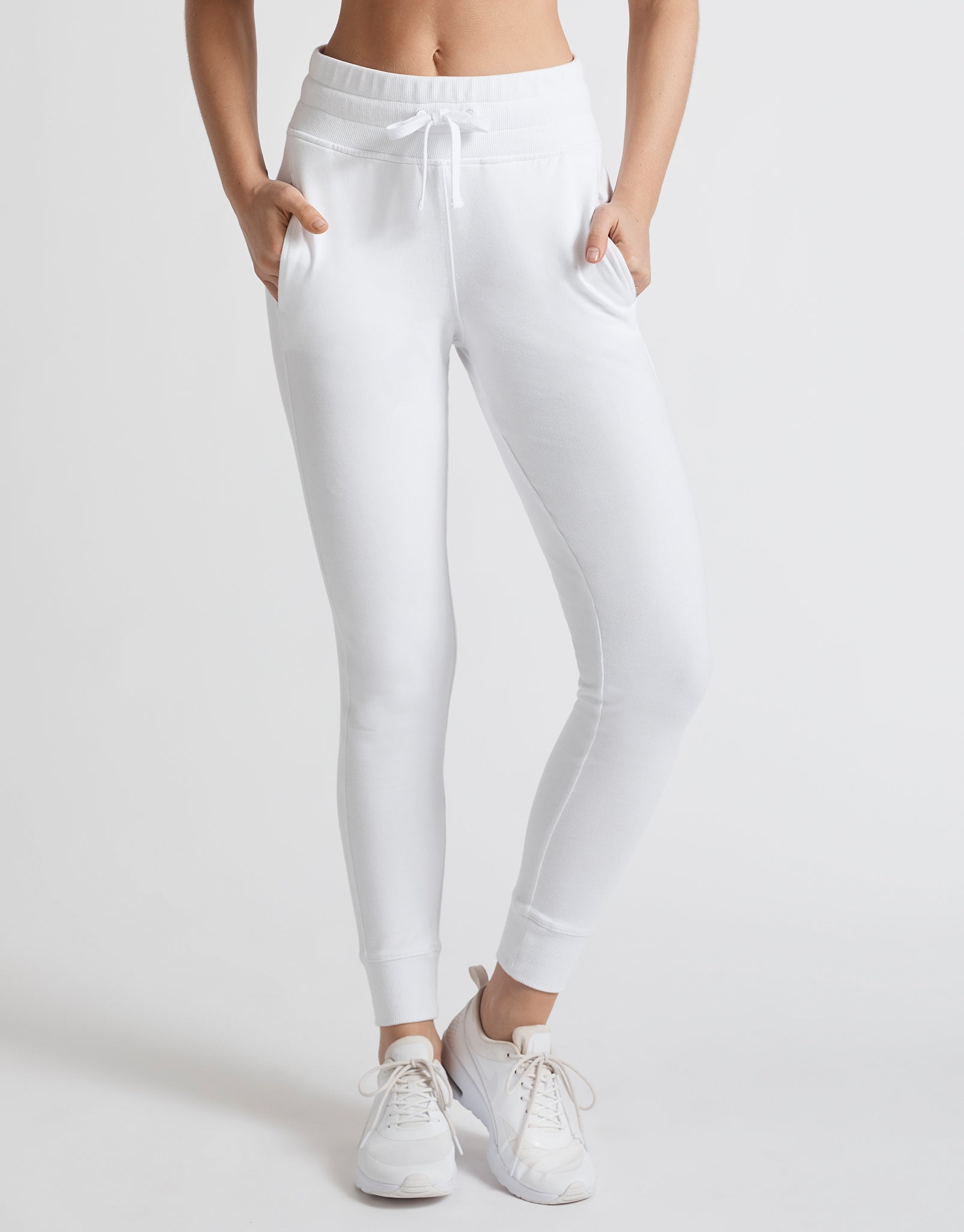 Gia - White