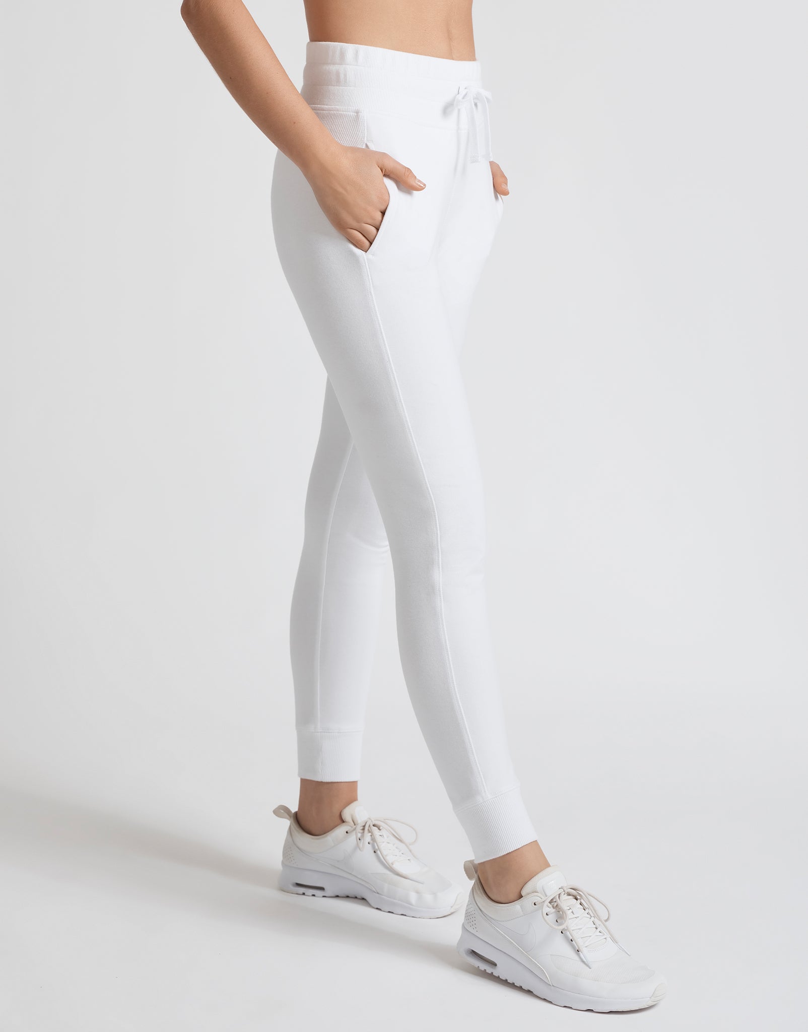 Gia - White